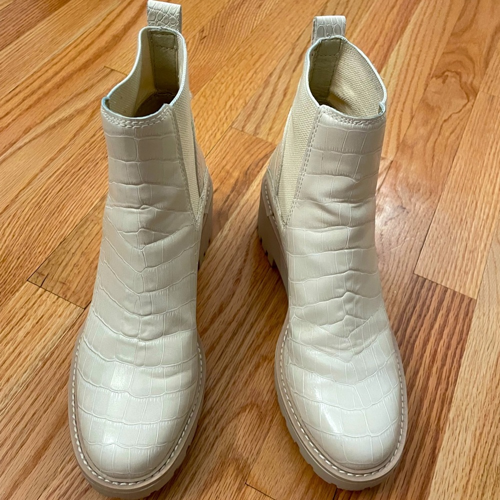 Dolce Vita a size 6 1/2 Chelsea boots Haddie style